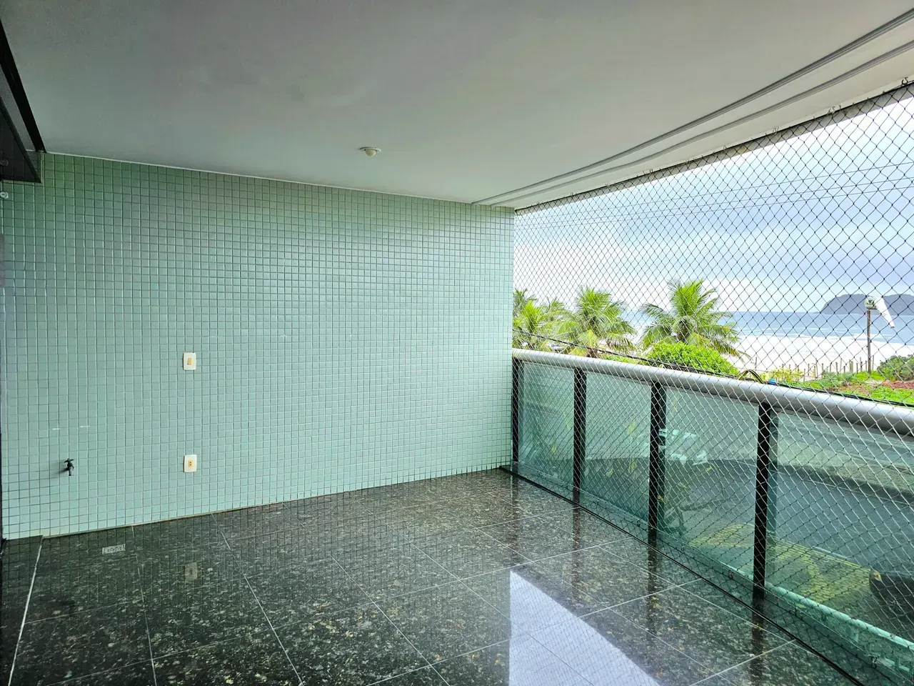 3-bedroom apartment with glass-enclosed balcony and 4 baths — photo 6