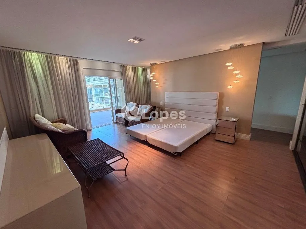 Unfurnished house with 7 bedrooms and 10 bathrooms — photo 14