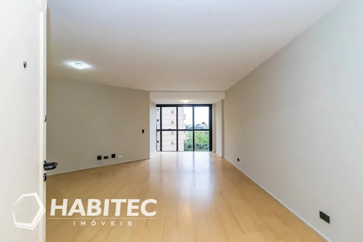3-bedroom apartment with wood or laminate floors