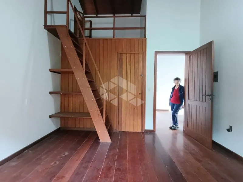 Furnished 360 m² house with 3 bedrooms and 6 parking spaces — photo 19