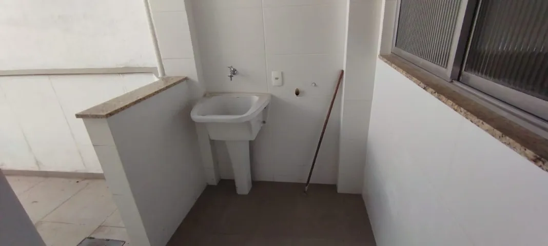 Unfurnished 3-bedroom apartment with balcony — photo 4