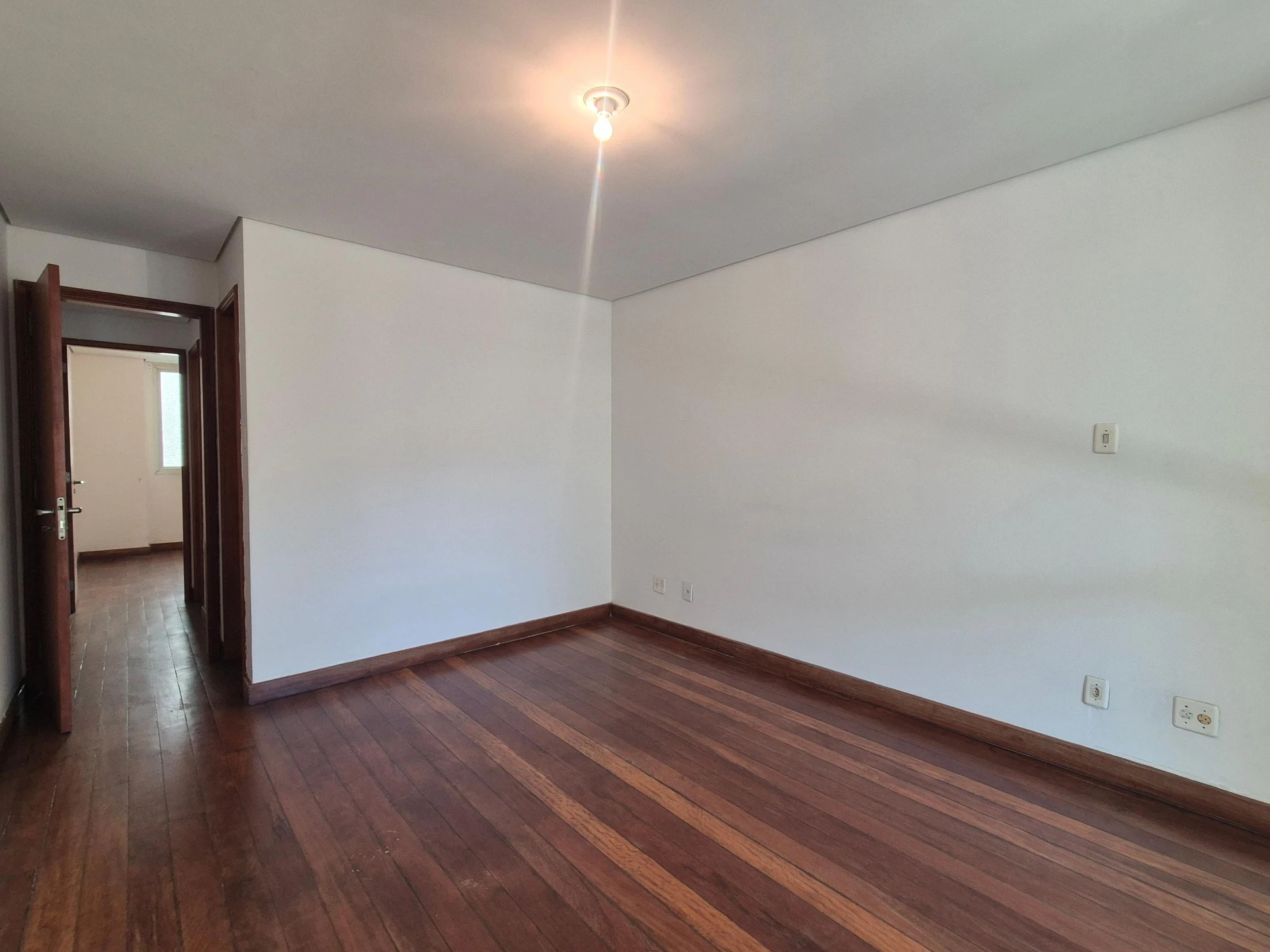 Apartamento com 2 quartos, suíte e varanda com animais — photo 26