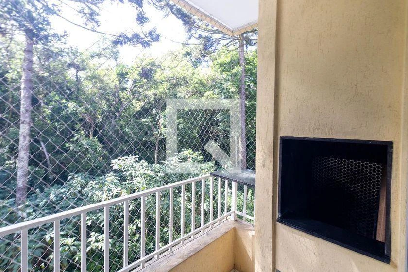 Balcony with a grill in a 3-bedroom apartment, 80 m²
