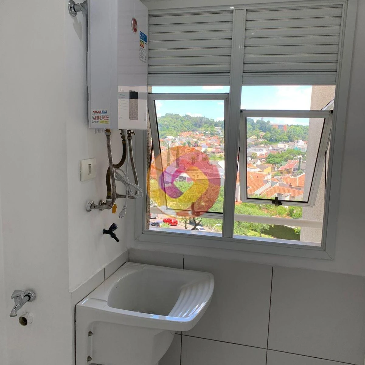 3-bedroom apartment in a building with a pool — photo 25