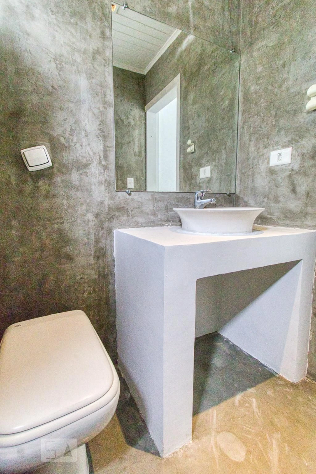 House with 3 bedrooms and 4 bathrooms with a closed kitchen — photo 32
