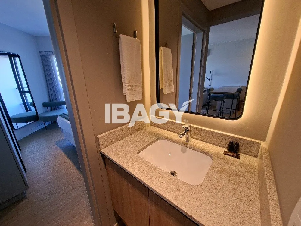 Studio with a glassed-in balcony and open-plan kitchen — photo 187