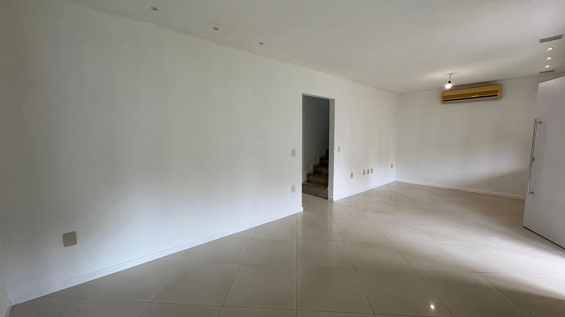 House, 188 m², with a jacuzzi — photo 22