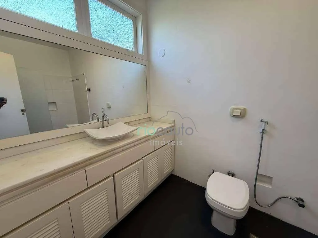 Casa com 5 quartos, 990 m² e 2 vagas, perto das janelas — photo 66