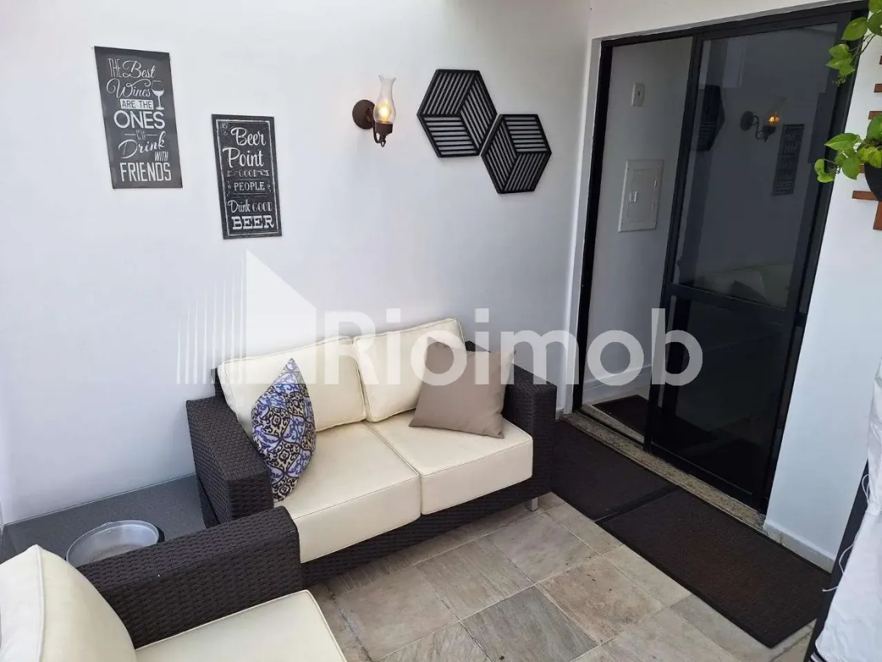 3-bedroom duplex with a glass-enclosed balcony — photo 13
