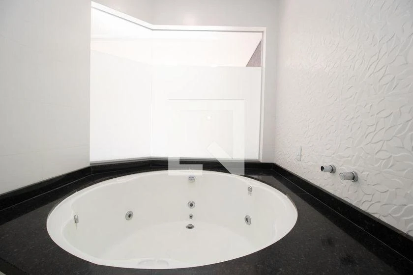Condo house with 5 bedrooms and 4 en-suite bathrooms — photo 36