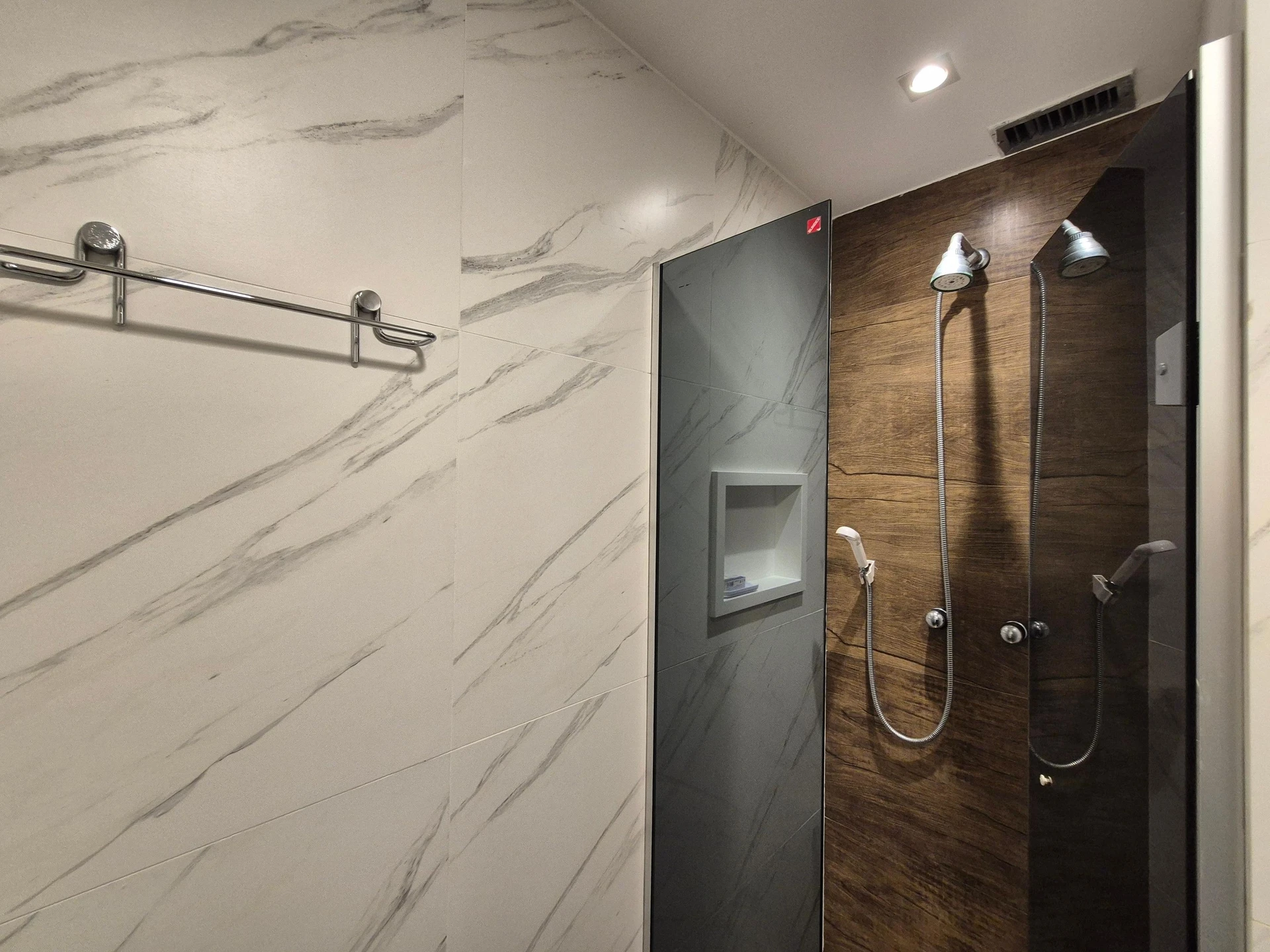 Furnished apartment with 2 en-suite bedrooms and 1 parking — photo 31