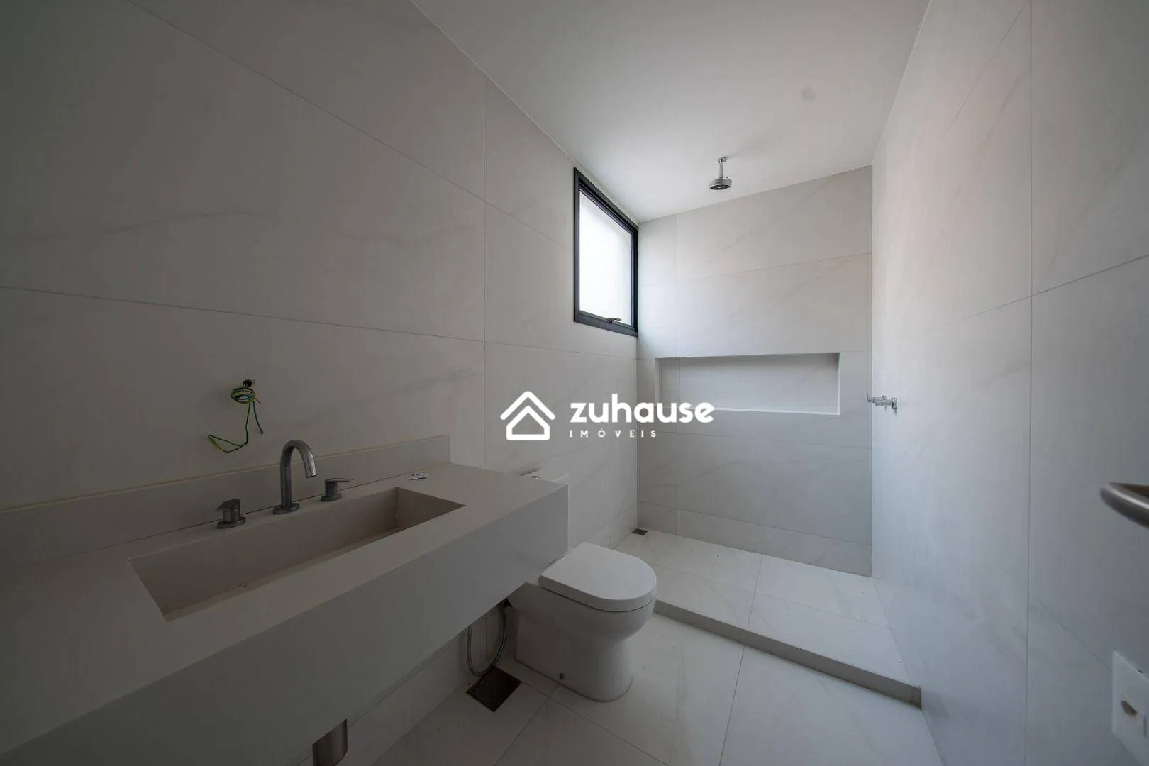 House with 5 bedrooms and an open-plan kitchen — photo 34