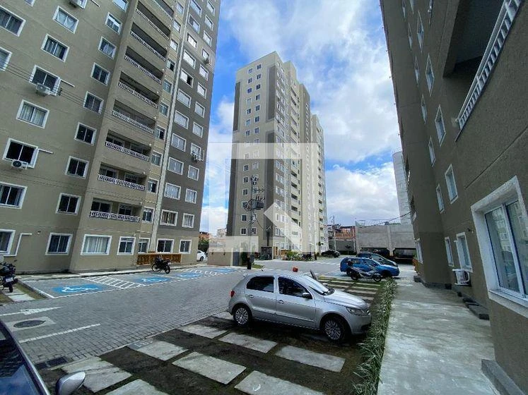 One-bedroom apartment in a building with a pool — photo 42