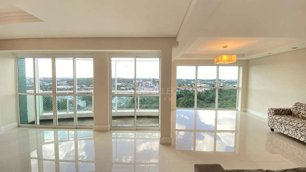 Apartamento de 4 dormitorios con ventanas del suelo al techo — photo 4