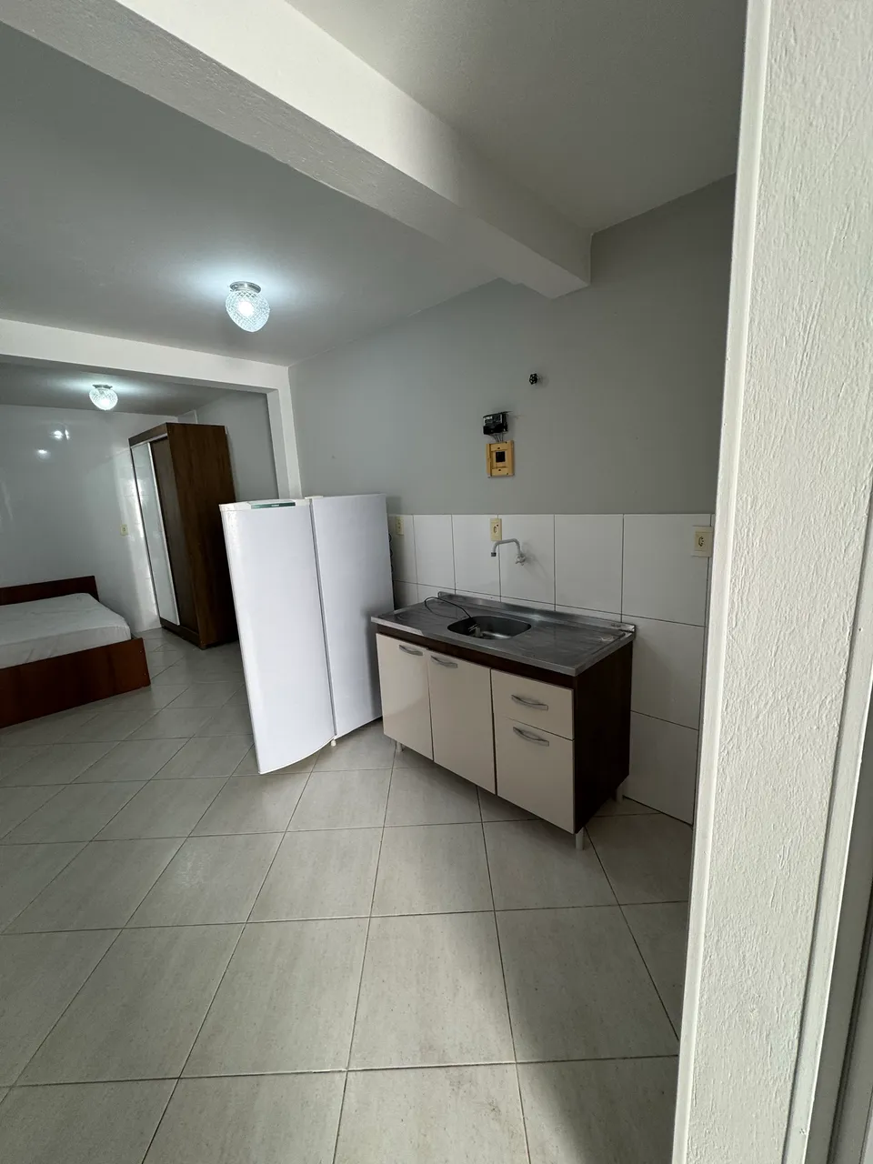 Unfurnished studio with glass shower and 1 bathroom — photo 6