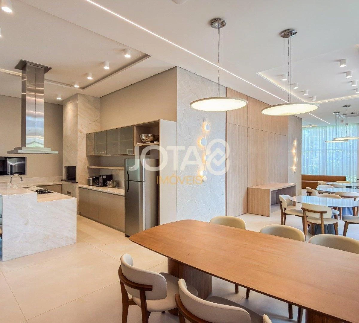 Furnished 4-bedroom apartment with open-plan kitchen — photo 16
