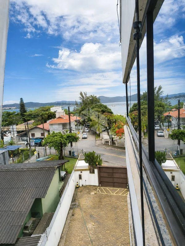 Вид на воду и 2 спальни: квартира 72 м² — photo 20