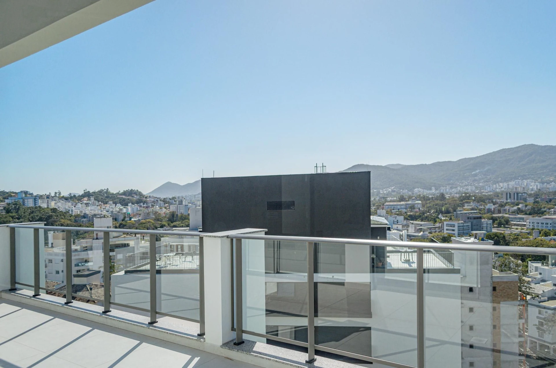 Furnished studio with 1 en-suite and 1 parking space