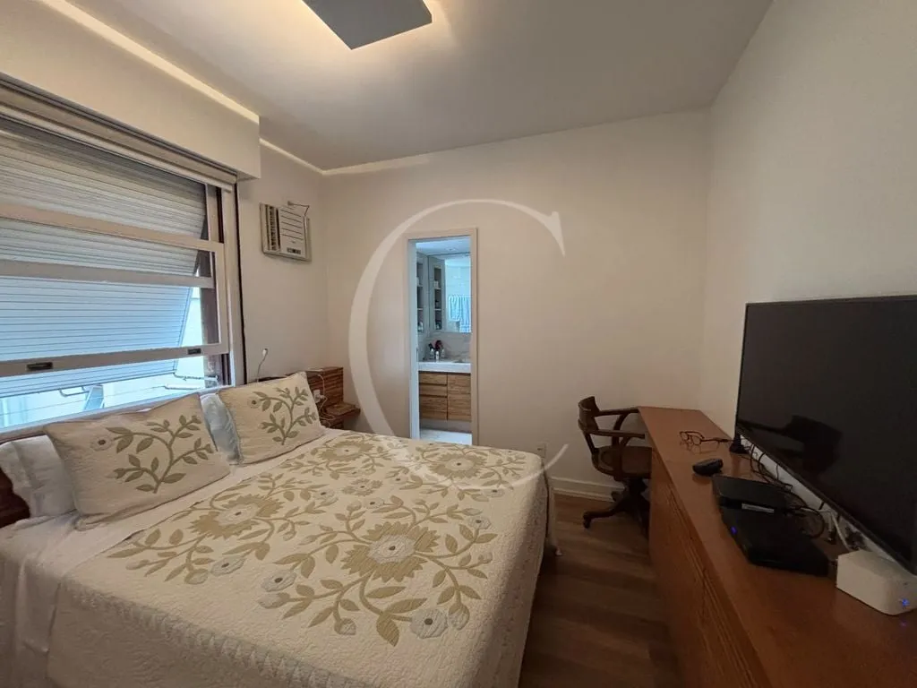 Bathtub in a 3-bedroom apartment, 127 m² — photo 4