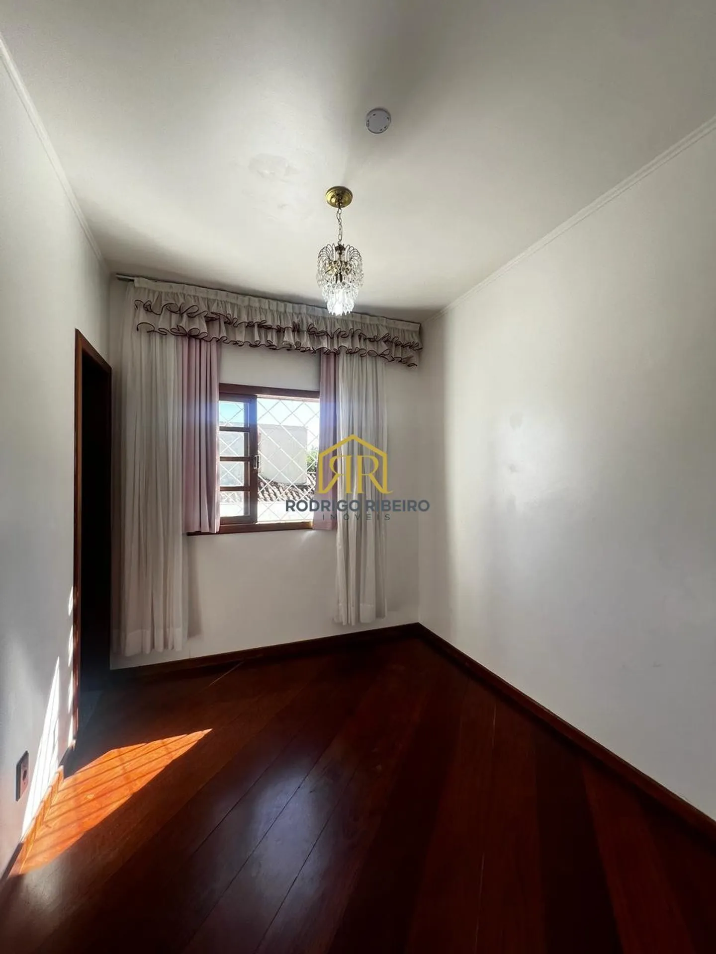 House with 7 bedrooms and 405 m² in a gated community — photo 22