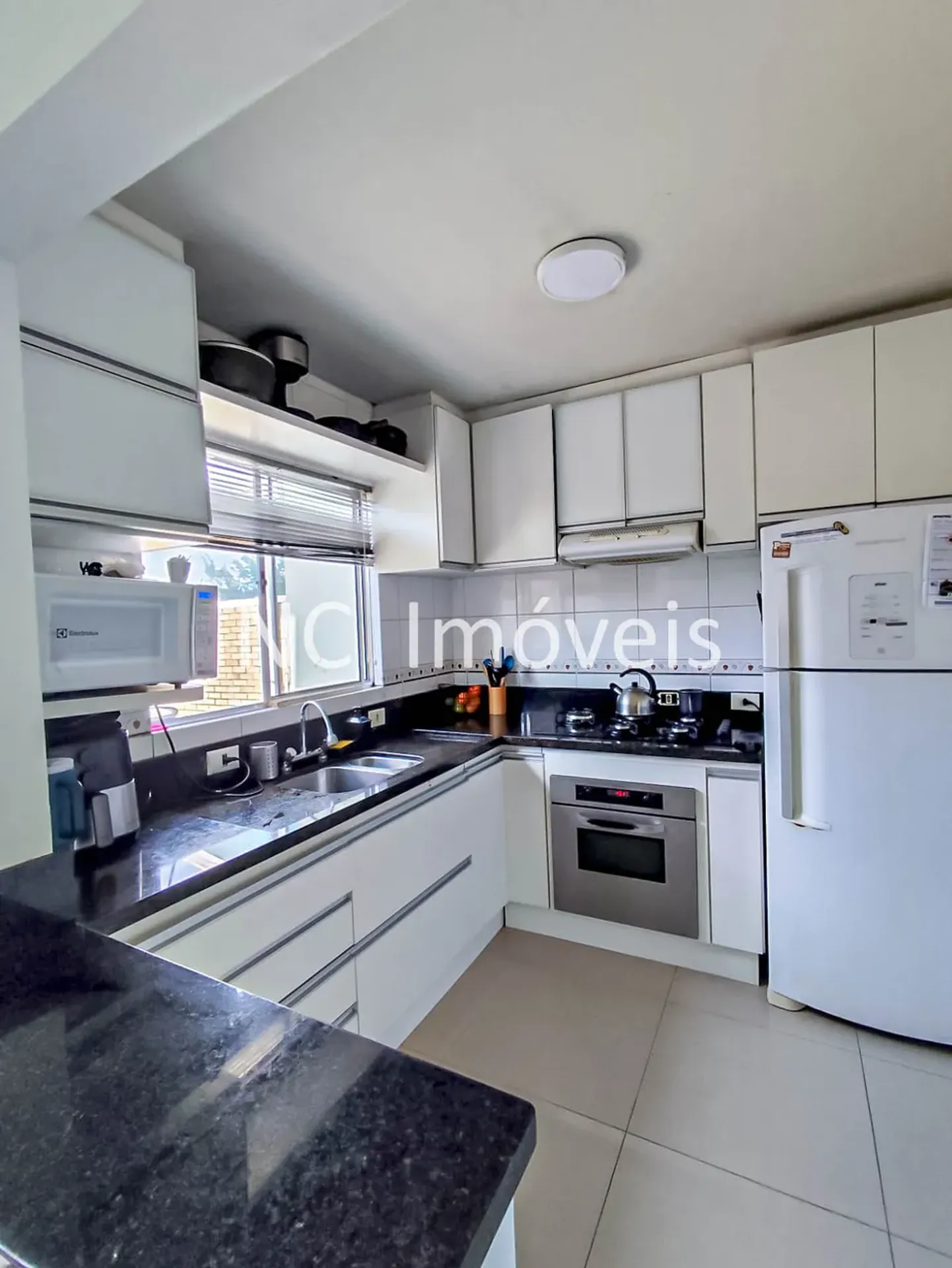 Меблированный двухэтажный дом: 3 спальни, 128 м² — photo 11