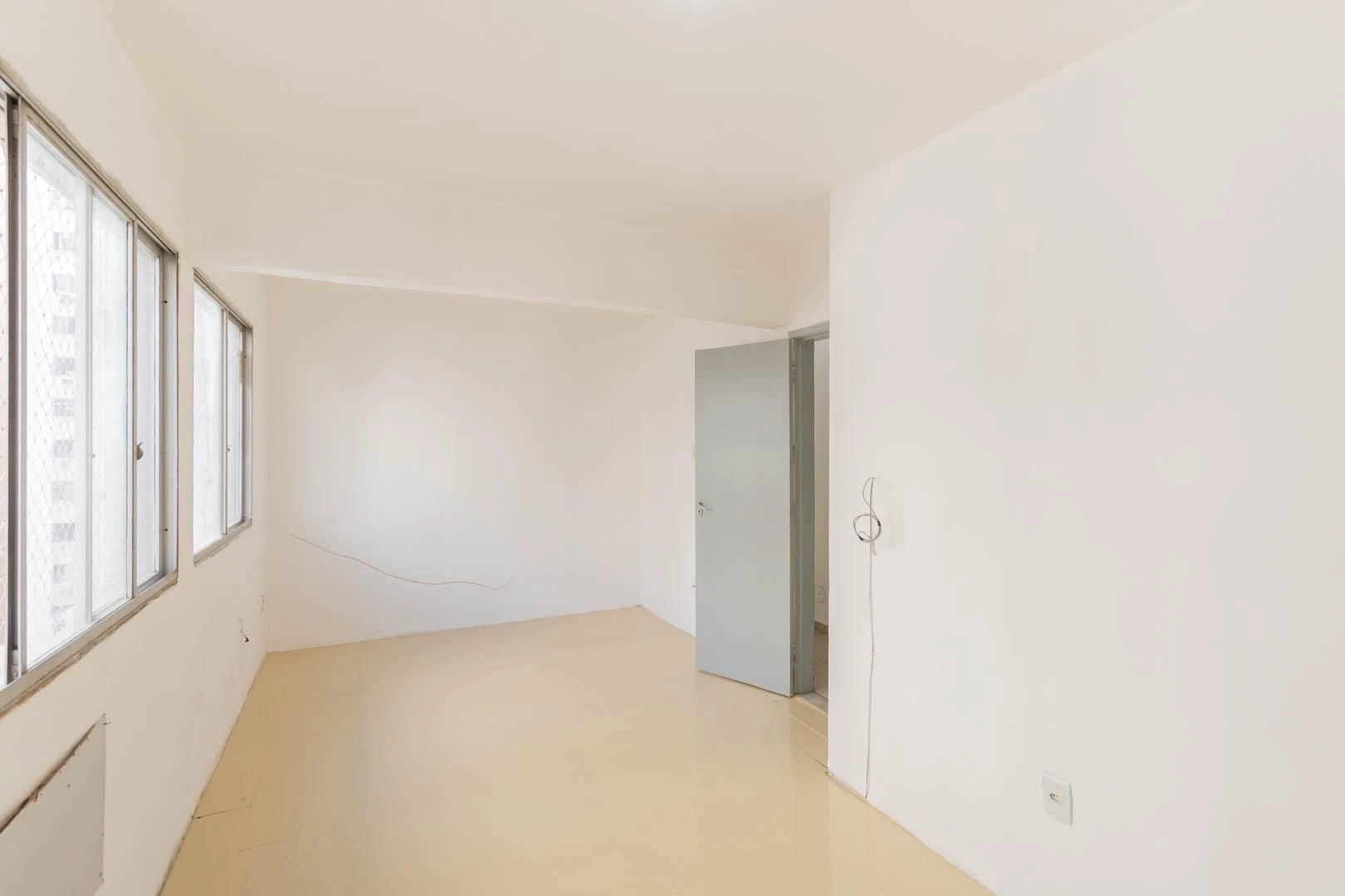 2-bedroom apartment with open-plan gas kitchen — photo 35