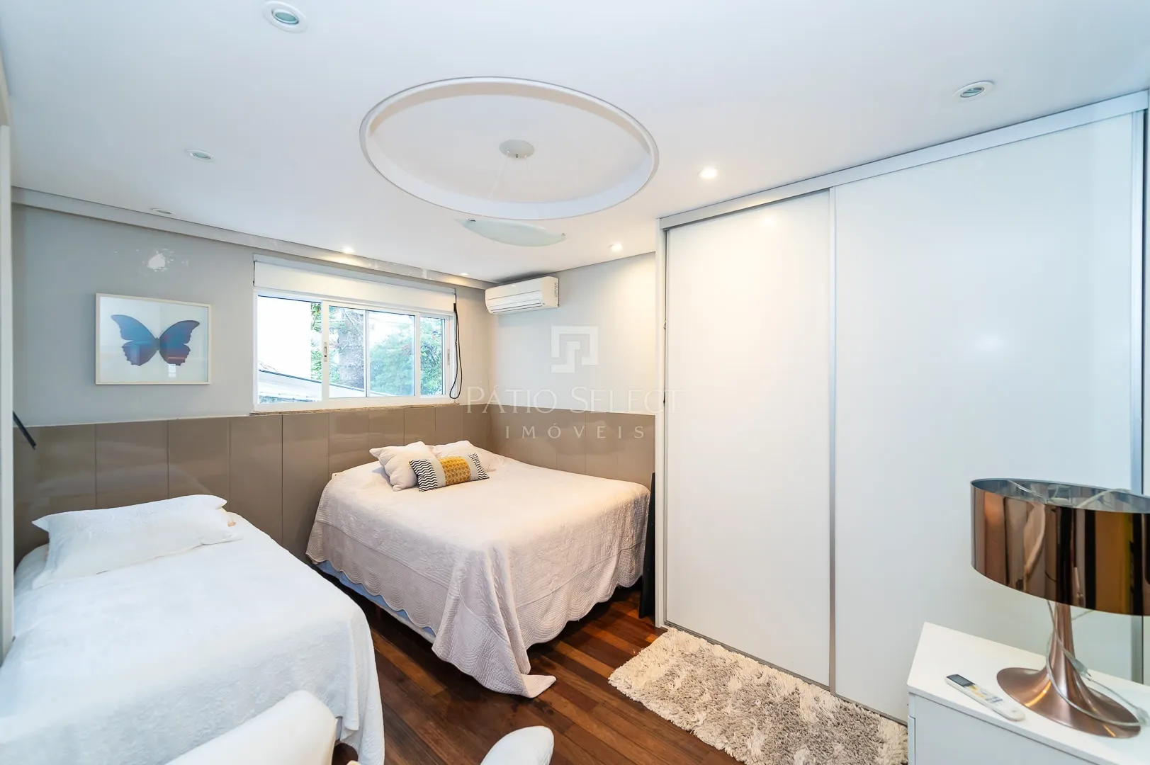 Floor-to-ceiling windows in a 6-bedroom house, 763 m² — photo 88