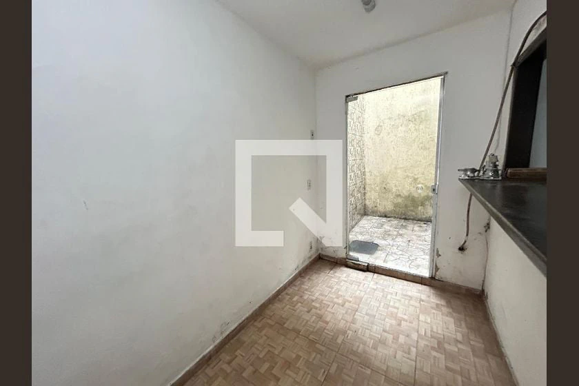 Casa para alugar sem mobília com 4 quartos e 1 banheiro — photo 2