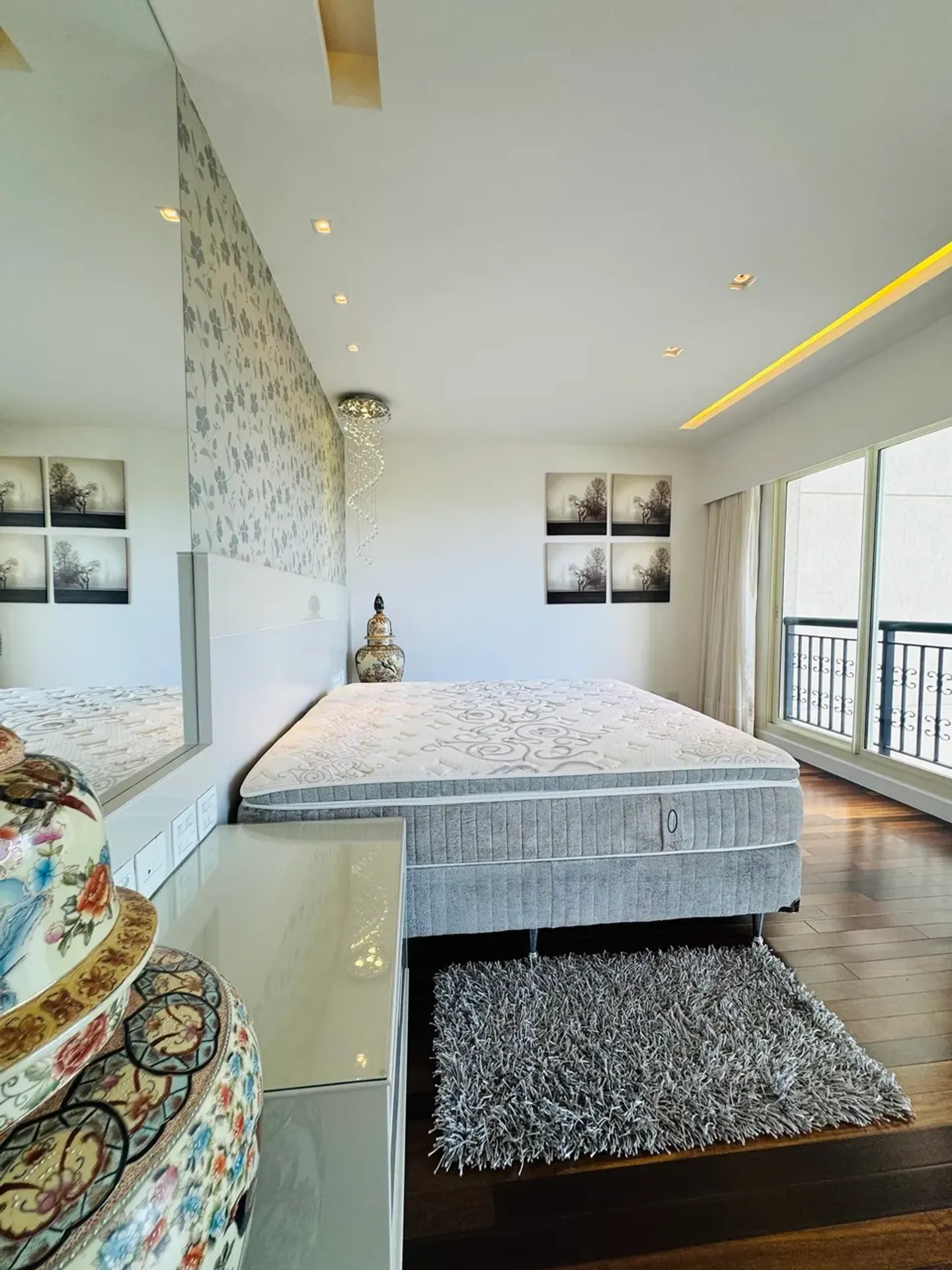 Furnished apartment, 295 m², with floor-to-ceiling windows — photo 13
