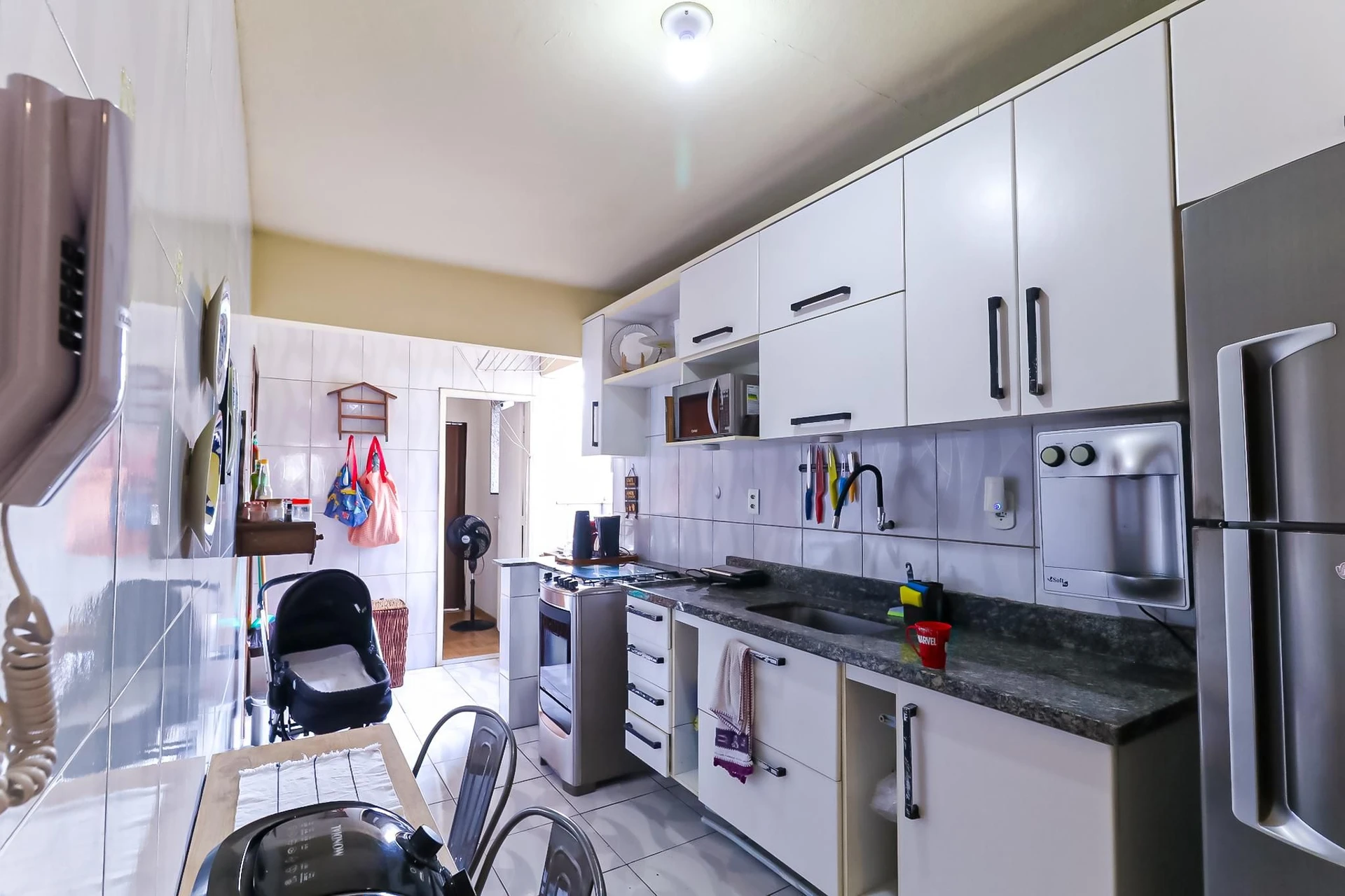 Furnished 2-bedroom apartment with open-plan kitchen — photo 6