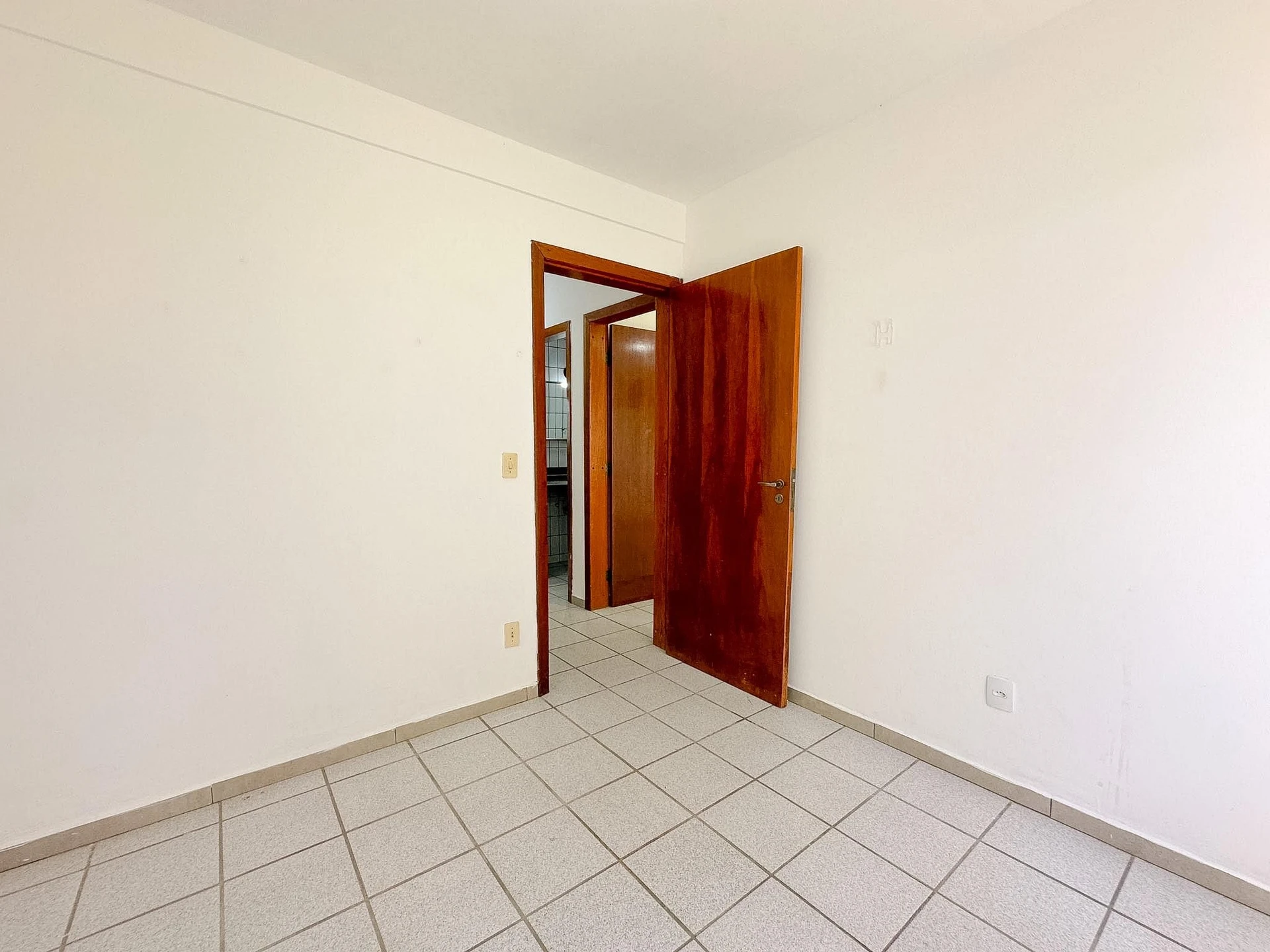 3-bedroom apartment with a grill on the balcony — photo 4