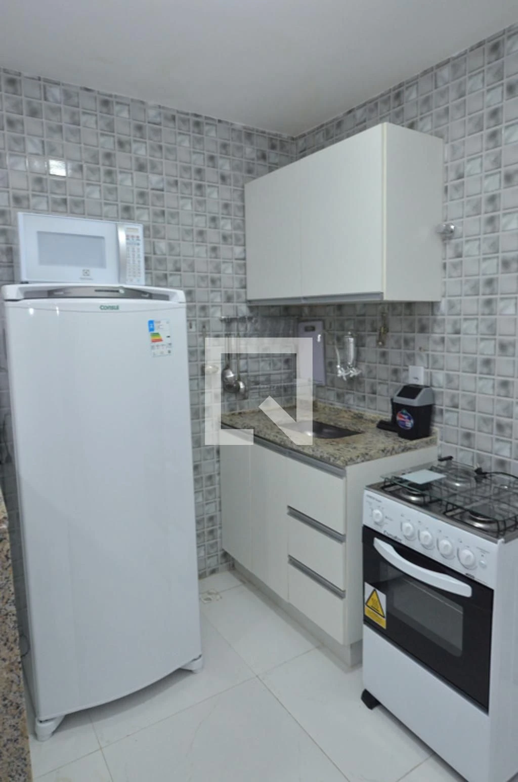 Kitnet mobiliada com 1 quarto e varanda — photo 2