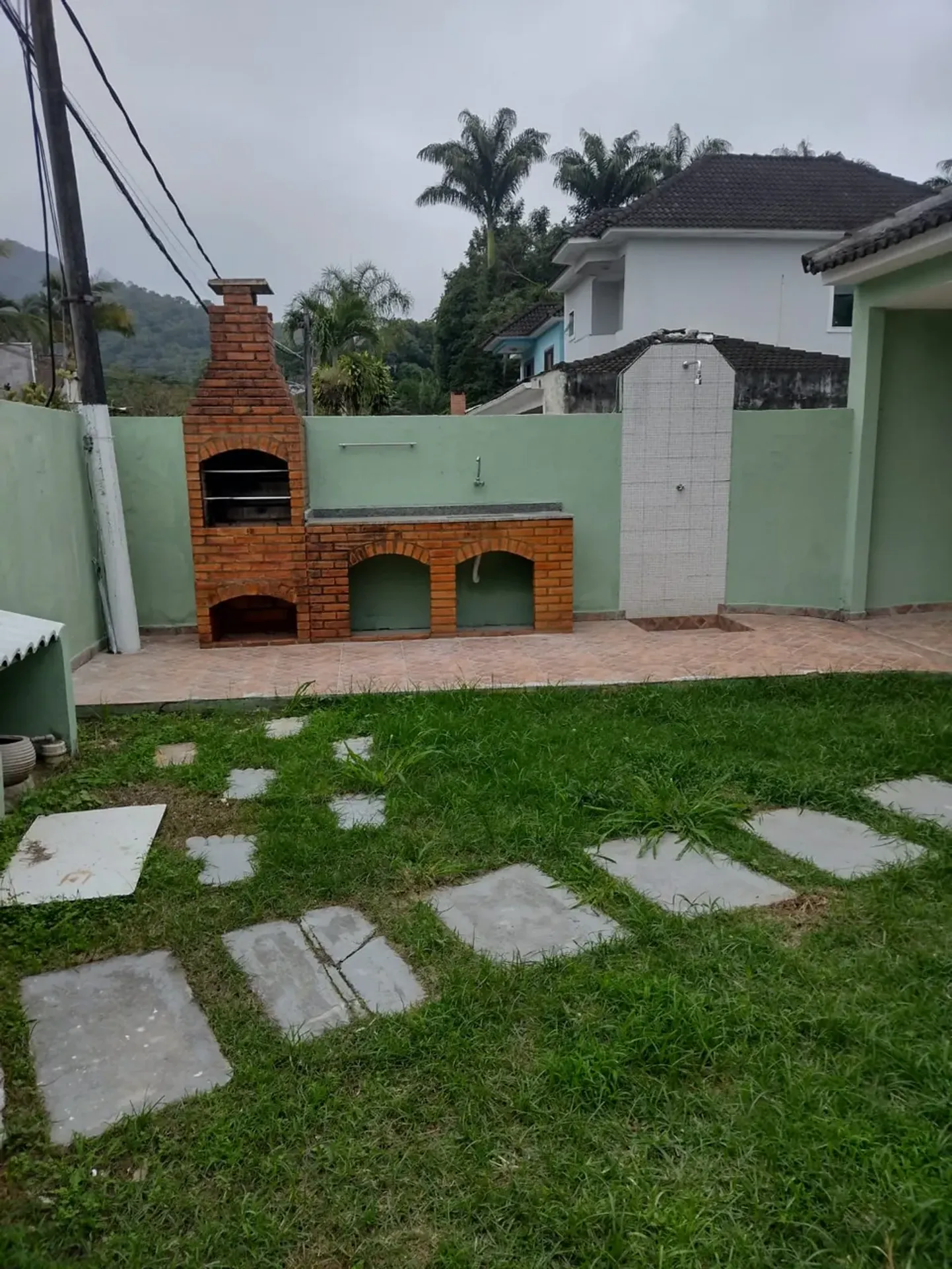 4-bedroom house with a grill on the balcony — photo 6