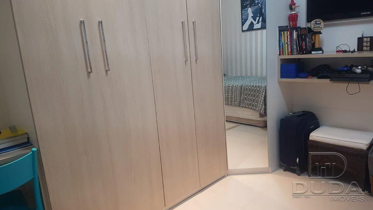 Apartment on the 11th floor with a glass-enclosed balcony — photo 46