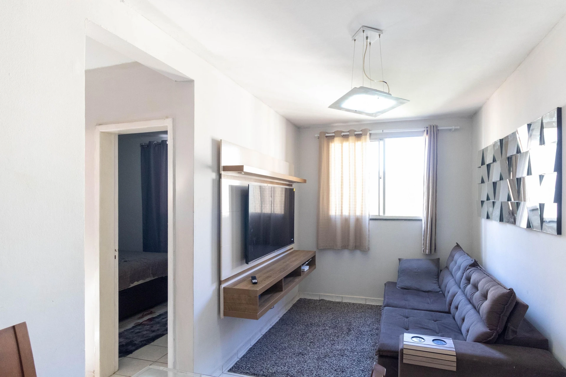Apartamento mobiliado com 2 quartos e piscina no condomínio