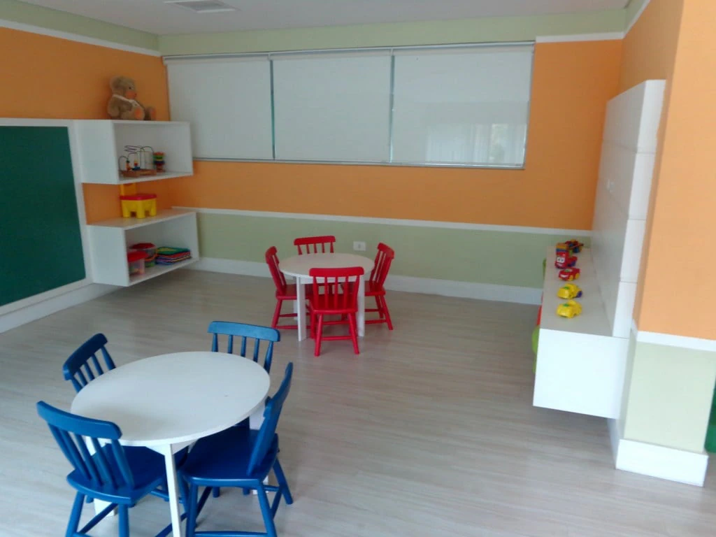 2-bedroom apartment with wood or laminate floors in Curitiba — photo 28