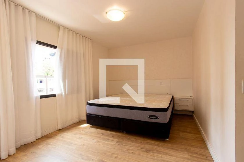Bathtub in a 3-bedroom apartment, 176 m²