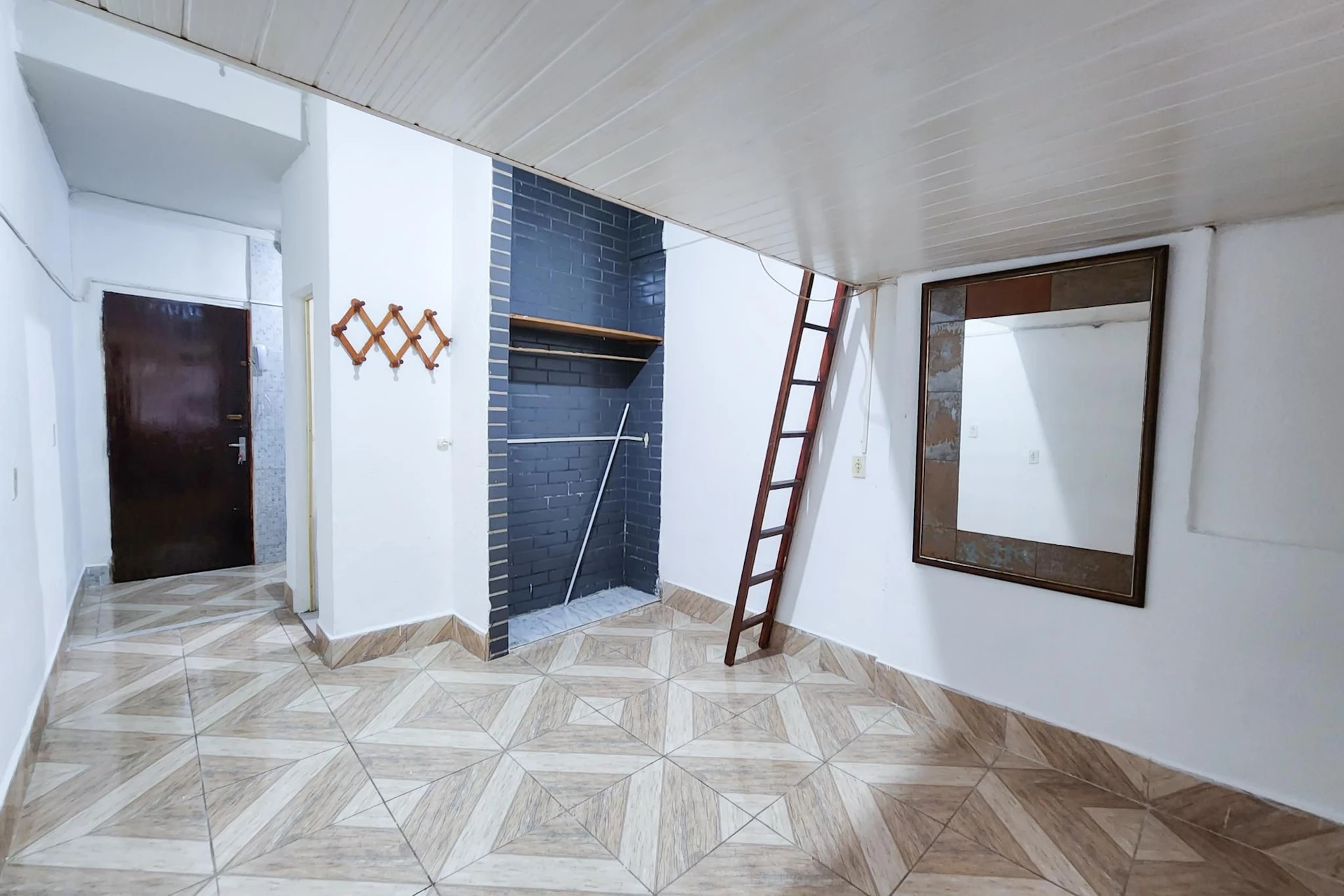 Unfurnished studio with 1 bedroom and 1 bathroom — photo 9