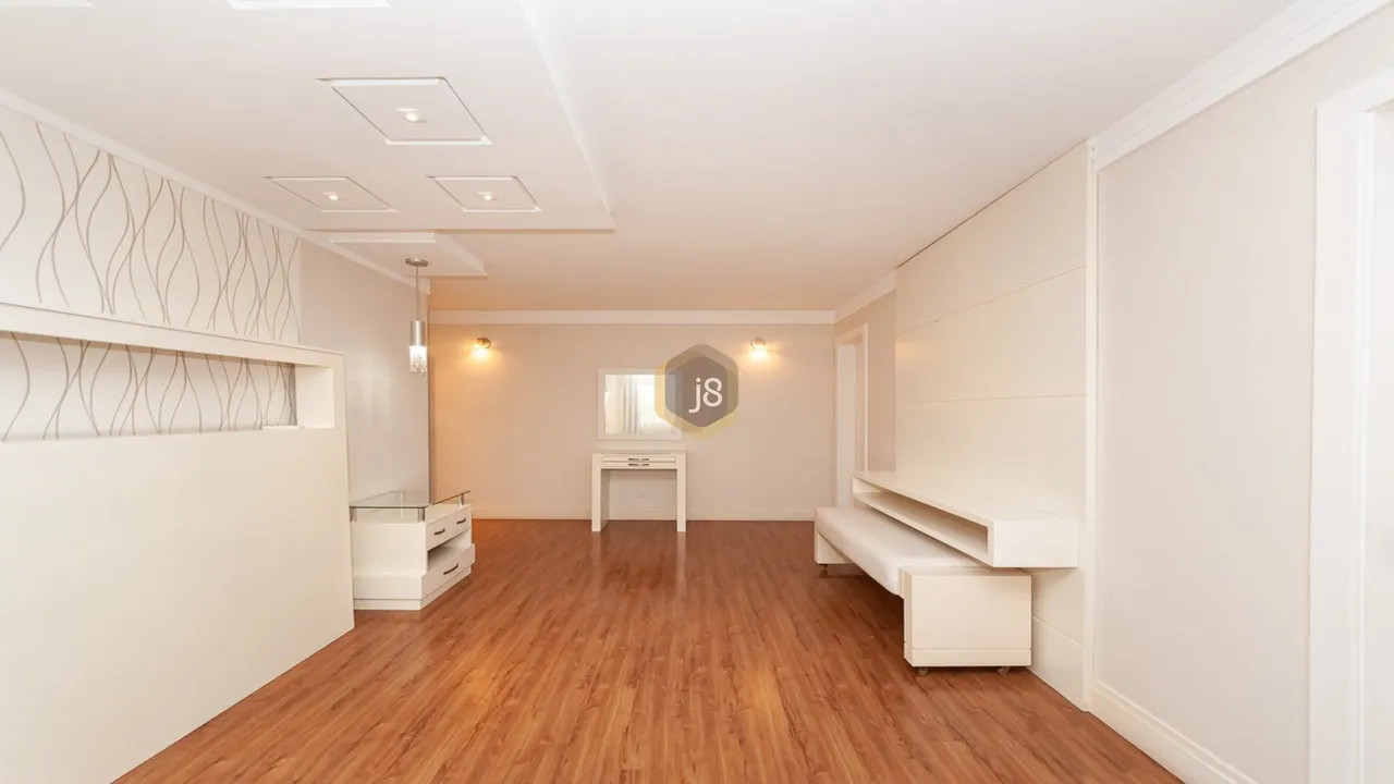 Casa com 5 suítes, 7 banheiros e 375 m² com varanda — photo 12