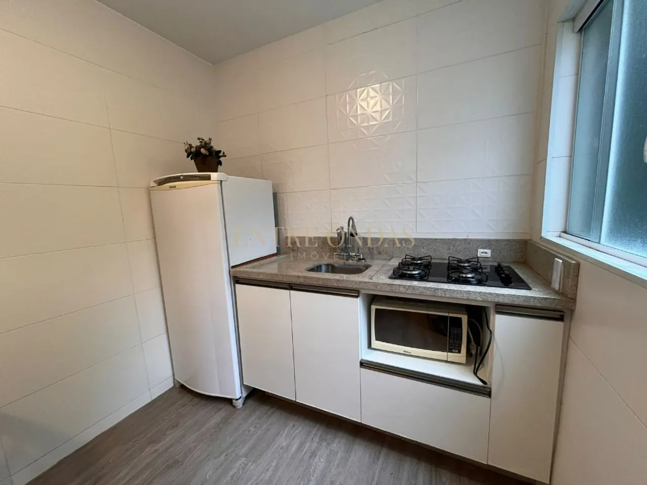 2-bedroom house with a water view in Florianópolis — photo 10