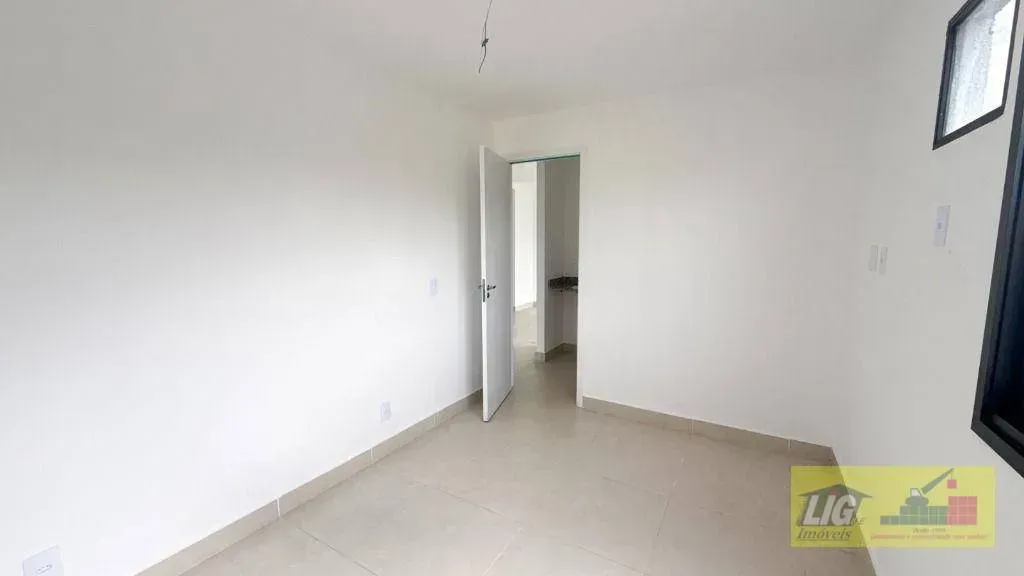 2-bedroom apartment with open-plan kitchen and gas stove — photo 5