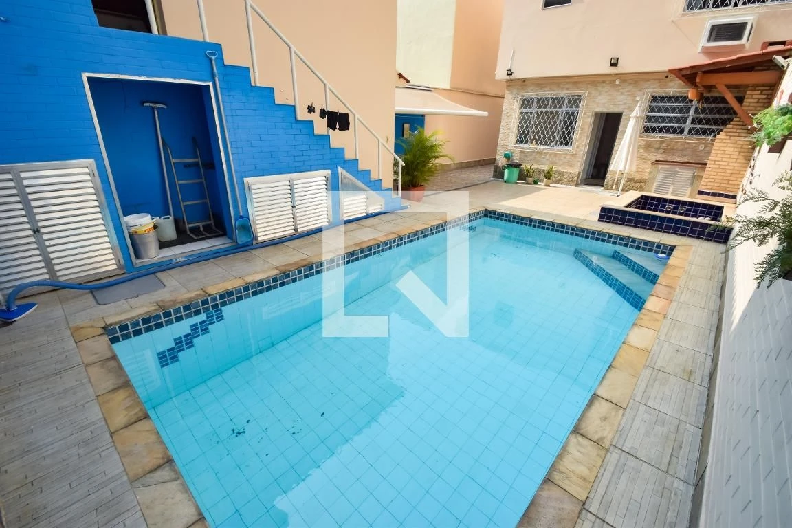 Casa mobiliada com 6 quartos e 3 suítes com jardim e BBQ — photo 35
