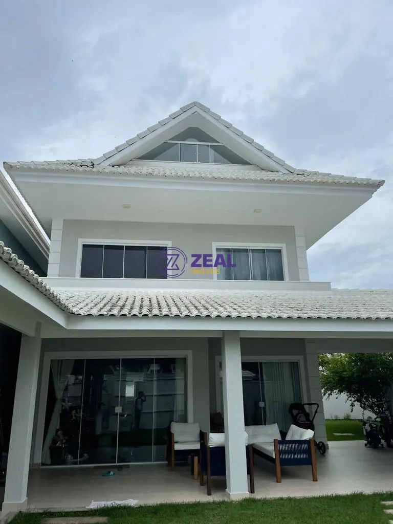 Balcony with a grill in a 4-bedroom house, 278 m² — photo 29
