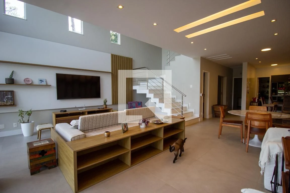 Casa de 400 m² com piscina privativa e jacuzzi