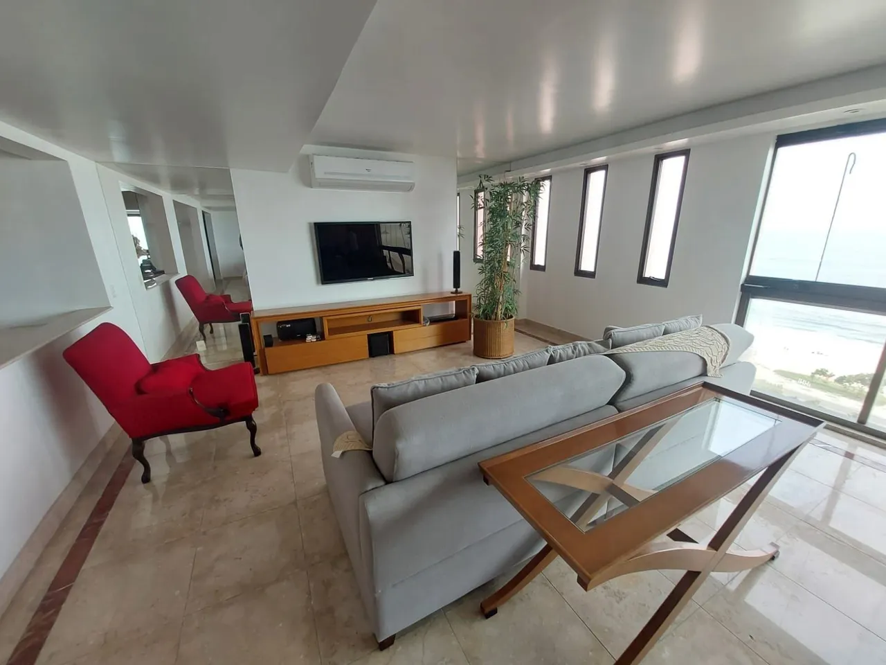 Furnished apartment with 2 bedrooms and glass balcony — photo 7