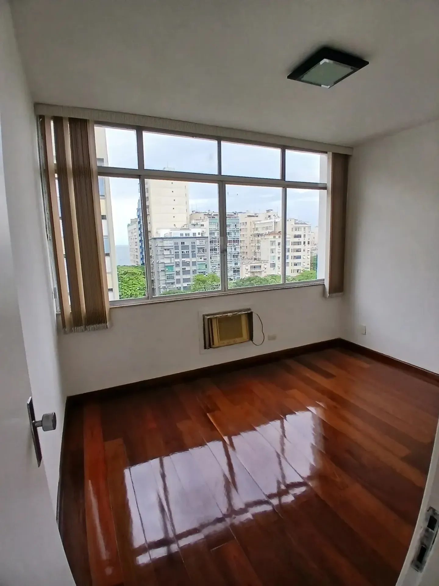 1-bedroom 40 m² apartment with a separate, closed kitchen — photo 22
