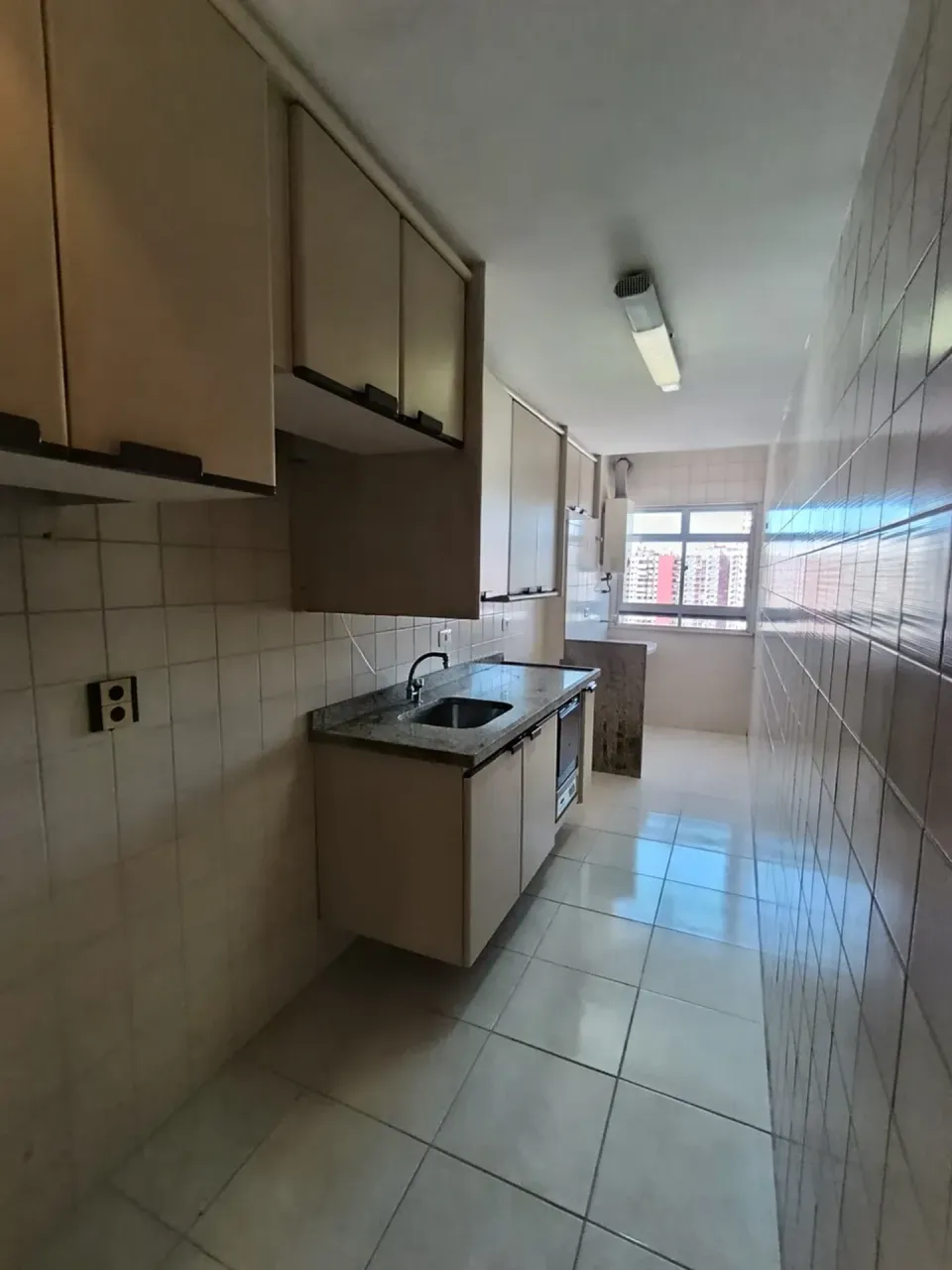 Unfurnished 2-bedroom apartment with a balcony — photo 6