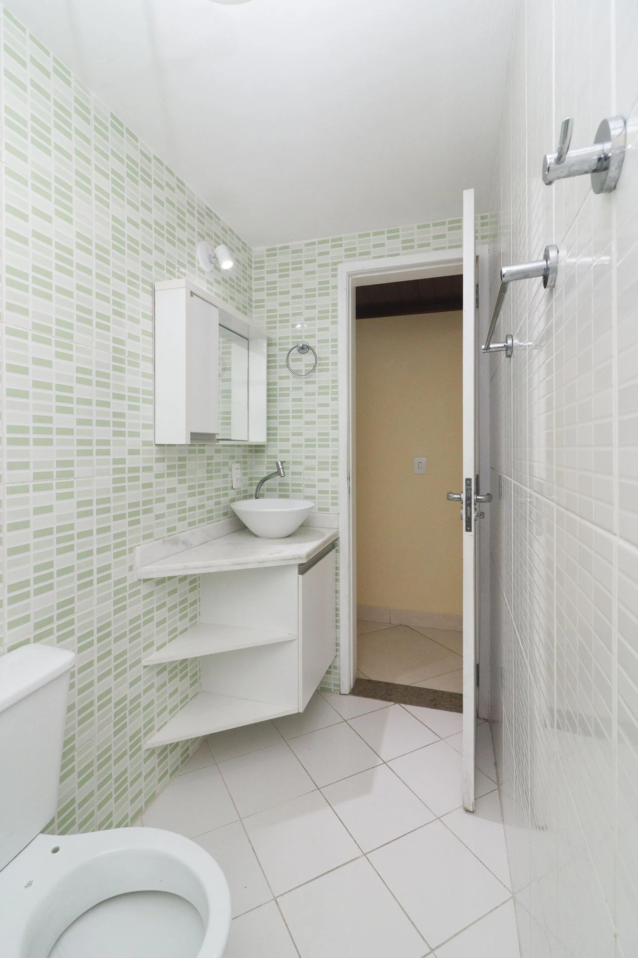 3-bedroom apartment with a mountain view — photo 26