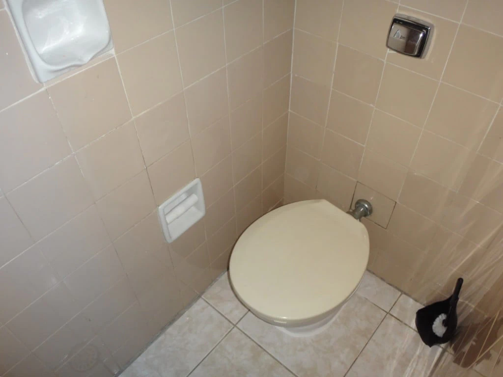 2-bedroom apartment with wood or laminate floors in Curitiba — photo 10
