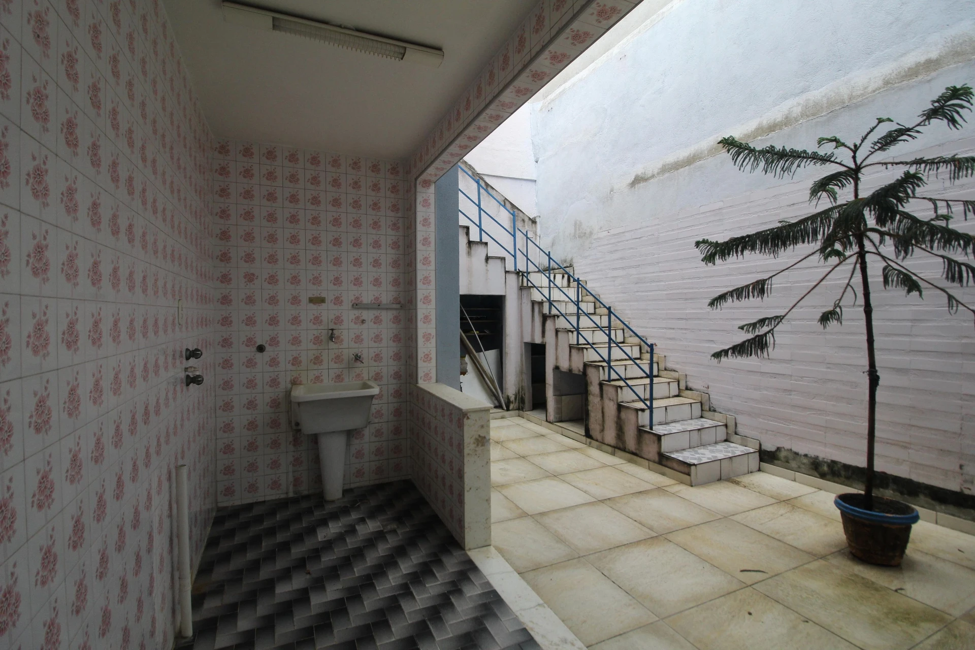 Condominium house with 3 bedrooms and 1 en-suite — photo 3